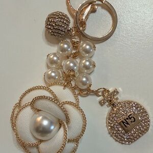 Stylish White and Gold Floral Keychain